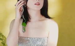 女生去掉所有服装小内